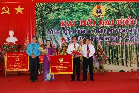 Cao su Chư Sê trao 47 nhà Mái ấm Công đoàn trong 5 năm